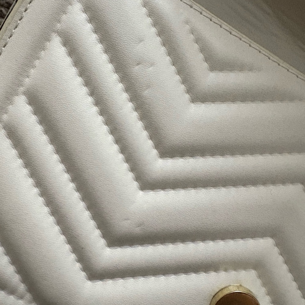 Crème Clutch with Gold chain - Picture 4 of 7